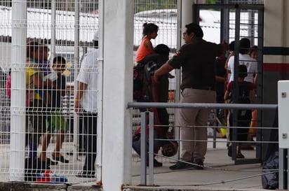 A través del INM, indicó que dichos trámites fueron recibidos hasta el día de hoy, privilegiando en todo momento el derecho humano que tiene cualquier extranjero de recibir protección del Estado Mexicano. (NOTIMEX)