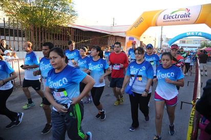 Corriendo, trotando o caminando, los laguneros se suman al apoyo para los más pequeños.