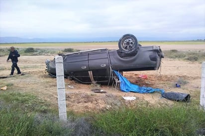 Accidente. La camioneta registró pérdida total y los ocupantes sólo presentaron algunos 'raspones'. (EL SIGLO DE TORREÓN)