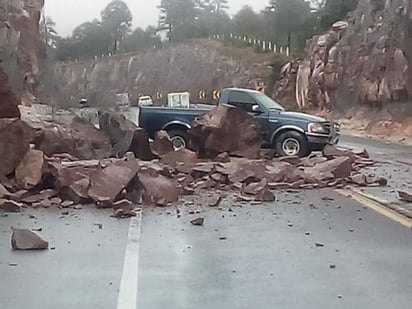 Se prevé que en un tiempo aproximado de dos horas se habilite de nuevo el carril. (EL SIGLO DE TORREÓN)

