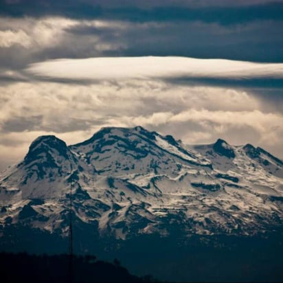 Los hechos se registraron la mañana de este lunes en un lugar localizado a más de 4,200 metros de altura sobre el nivel del mar, donde, según reportes anteriores, han fallecido al menos seis alpinistas, en circunstancias similares, durante los últimos cinco años. (ARCHIVO)