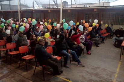 Acuden. Realizan una importante charla en la escuela secundaria Rafael Ramírez. (EL SIGLO DE TORREÓN)