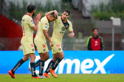 Oribe Peralta (i) y Cecilio Domínguez (c) se encuentran en valoración para poder ver minutos en el clásico joven. (Jam Media)