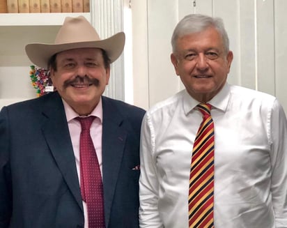 El encuentro se realizó este miércoles en las oficinas de AMLO, en la colonia Roma en la Ciudad de México, donde Guadiana Tijerina refirió que con dicho proyectos se incrementaría la producción eléctrica en 450 Mega Watts. (ESPECIAL)
