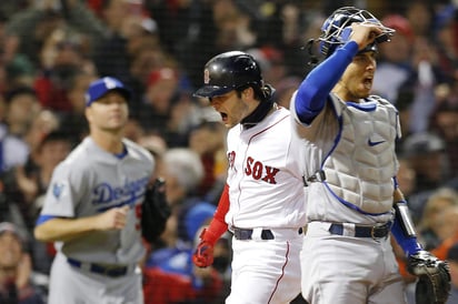 Ningún equipo ha remontado de una desventaja de 2-0 en la Serie Mundial en los últimos 22 años, pero tal es el desafío que los Dodgers enfrentan después de venirse abajo ante el Monstruo Verde de 11.3 metros (37 pies) de altura. (ARCHIVO)