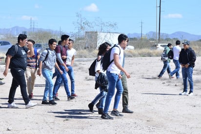  Aunque el indicador ha mejorado respecto al 80 por ciento que se reportaba hace dos años, el anhelo de irse se ha incrementado en otros rangos de edad. (ARCHIVO)