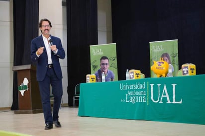 La plática fue en el Gimnasio. 