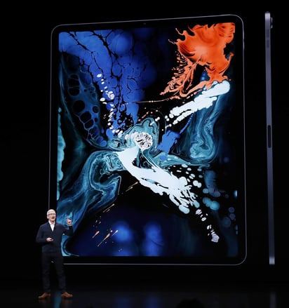 Apple presentó hoy su nuevo modelo de la tableta iPad Pro, que elimina por primera vez el botón de menú hasta ahora situado debajo de la pantalla e introduce el sistema de reconocimiento facial Face ID, ya presente en los iPhone desde el año pasado. (EFE)