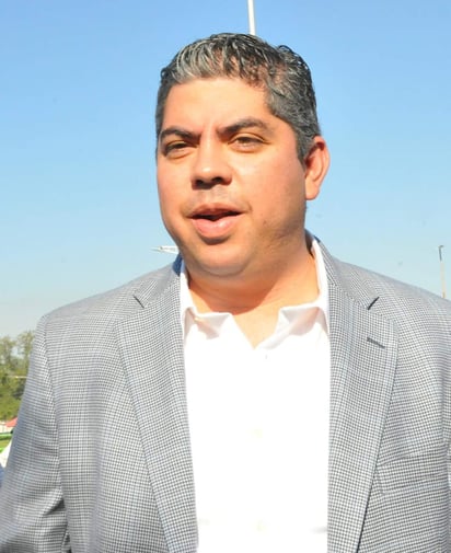 Jesús Alfredo Paredes López, presidente municipal de Monclova, pidió paciencia y confianza a los vecinos de la colonia las flores.