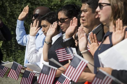 Complica. Trump va erosionar aún más los derechos de los inmigrantes atacando a las minorías que vienen de todas partes. (EFE)