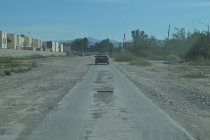 Riesgos. Las rutas de desviación vial no cuentan con señalamientos viales. (ROBERTO ITURRIAGA)