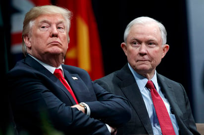 Trump dio a conocer la dimisión de Jeff Sessions. (ARCHIVO) 