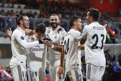 Los jugadores del Real Madrid festejan un gol ante el Viktoria Plzen.