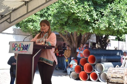 Tras la puesta en marcha de obras de drenaje pluvial y de bacheo en la colonia El Refugio, la presidenta municipal consideró positiva la medida, pero destacó que Gómez Palacio no tiene una cifra de feminicidios que sea motivo de alarma. (EL SIGLO DE TORREÓN)