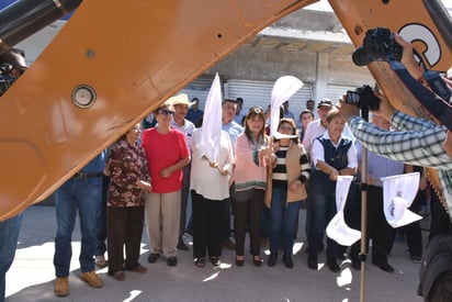 Obra. La alcaldesa, Leticia Herrera Ale, inició un programa de bacheo permanente. (CORTESÍA)