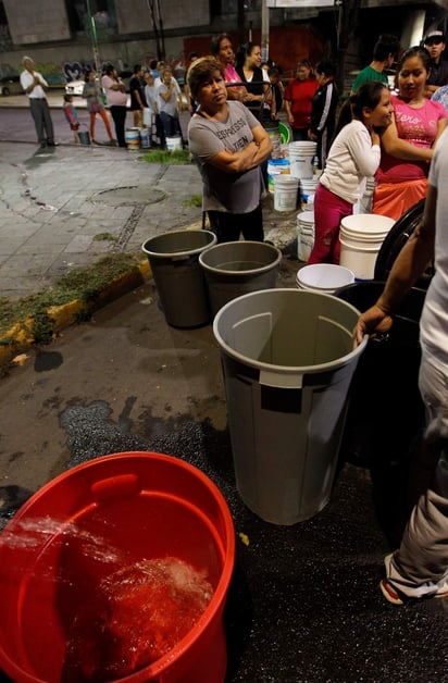 La Comisión del Agua del Estado de México (CAEM) informó la recuperación de los niveles de la llegada de agua de casi seis metros cúbicos por segundo del Sistema Cutzamala, con lo que la entidad tendrá abasto del líquido de manera normal en el transcurso de este día. (EFE)