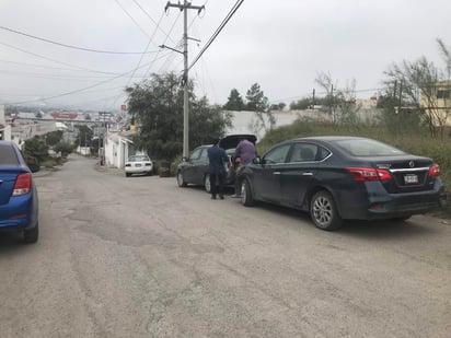 Una patrulla de Fuerza Cuahuila en el exterior de las oficinas de Shefrau. (EL SIGLO COAHUILA)

