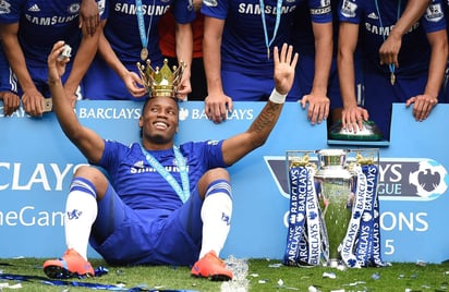 Drogba puso fin a su carrera con un balance final de 685 encuentros, 300 goles, 114 asistencias y 17 títulos ganados. (ARCHIVO)