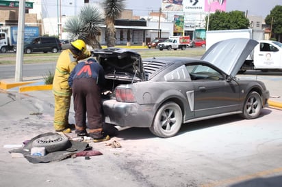 Hasta el momento se desconocen las causas del incendio, aunque se presume que se pudo haber tratado de un corto circuito en uno de los focos traseros. (EL SIGLO DE TORREÓN)