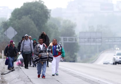 La caravana migrante avanza rumbo al norte. (EFE) 