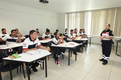 Capacitación. Paramédicos de la Cruz Roja son capacitados.