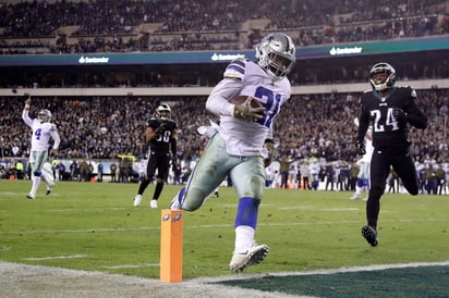 Ezekiel Elliott tuvo 187 yardas totales y dos anotaciones en la victoria de Dallas 27-20 ante Filadelfia.