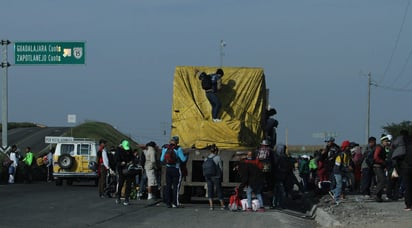 Indicó que en el transcurso de este día se espera el arribo de dos mil migrantes más, que de igual manera serán atendidos y trasladados. (NOTIMEX)