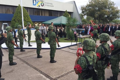 Cambio. Realizan ceremonia de incineración y cambio de bandera en Sub. de Educación.