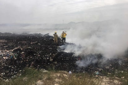 Incendio. De madrugada se incendia relleno sanitario de Lerdo.