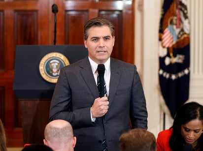 CNN solicita en su demanda que el Gobierno devuelva a su corresponsal jefe ante la Casa Blanca, Jim Acosta, la acreditación permanente que le fue retirada la semana pasada. (AP)