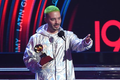 “Quiero compartir mi Grammy con mis colegas. A todos los que están representando este género en que hemos estado luchando. Hay gente con mucho talento; a veces hemos sido discriminados”, señaló al recibir su trofeo. (AP)