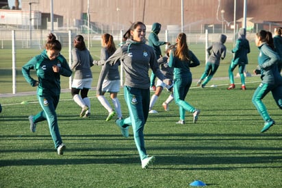 El Santos Laguna femenil cerró ayer preparación en las canchas del TSM y se trasladaron a la Sultana del Norte para el duelo de hoy.