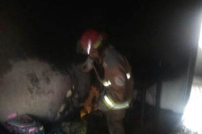 Fuego. A consecuencia de cortocircuito, se incendia parte de una vivienda en Gómez Palacio. (EL SIGLO DE TORREÓN)