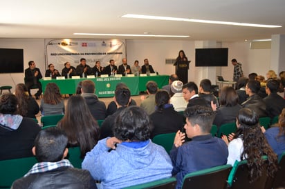 Acciones. Trabajan con jóvenes universitarios para prevenir las adicciones en un foro sobre inteligencia emocional. (EL SIGLO DE TORREÓN)