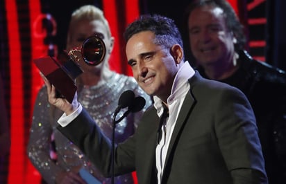 Reconocimiento.Jorge Drexler recibe el premio a Canción y Grabación del Año por Telefonía y Mejor Álbum por Salvavidas de hielo. (ARCHIVO)
