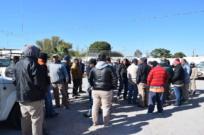 Exigencia. Los trabajadores exigían su sueldo. (MARY VÁZQUEZ)