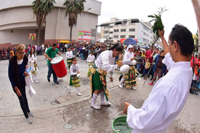 Se celebró la bendición de danzas este domingo. (ERNESTO RAMÍREZ) 