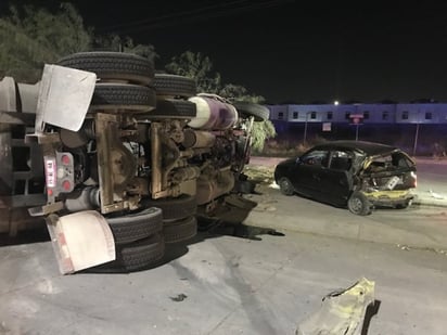 Accidente. Los conductores de ambas unidades resultaron ilesos a pesar del aparatoso percance. (EL SIGLO DE TORREÓN)