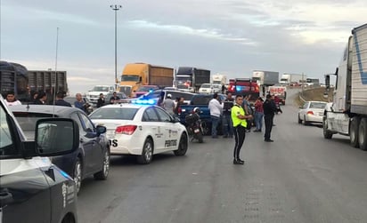 Percance. Generó un enorme caos vías por espacio de tres horas, según se reportaron las autoridades de Vialidad. (EL SIGLO DE TORREÓN)