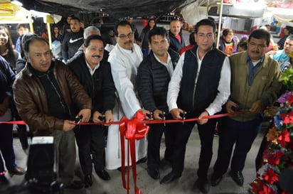 Inauguración oficial. Se realizó el corte de listón simbólico en el acceso de la avenida Juárez. (EL SIGLO DE TORREÓN)