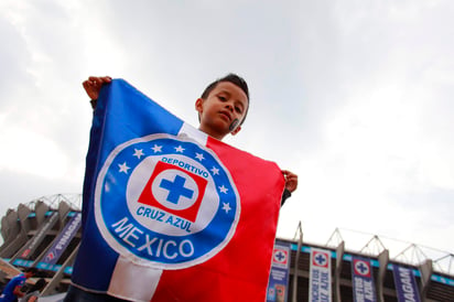 En Cruz Azul no ve como un gran inconveniente el mal estado de la cancha. (Jam Media)