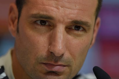 El técnico interino de Argentina, Lionel Scaloni, durante una rueda de prensa. (Jam Media)