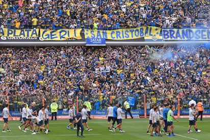 Los aficionados xeneizes abarrotaron las gradas de La Bombonera ayer. (Jam Media)