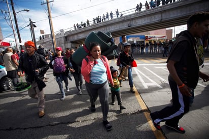 Siete de cada 10 mexicanos percibe negativamente la llegada al país de migrantes centroamericanos, porque cerca de la mitad, 46%, dice que su presencia puede aumentar la delincuencia. (ARCHIVO) 
