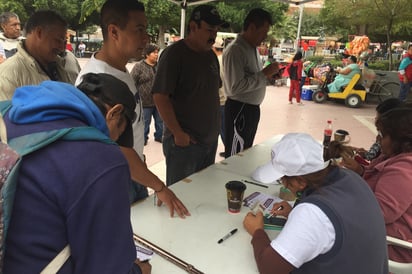 Participación. En el último día de la Consulta Ciudadana, se registró una mayor afluencia de ciudadanos. (GUADALUPE MIRANDA)