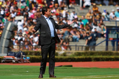 Salvador Reyes durante el partido ante Pumas.