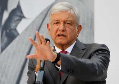 La aprobación de AMLO como presidente electo bajó de agosto a noviembre. (ARCHIVO) 