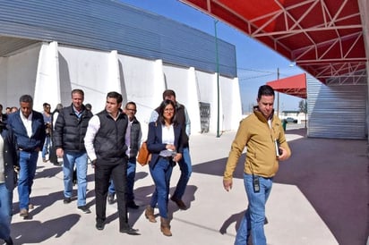 Supervisión. La alcaldesa, Leticia Herrera Ale acudió a la Central de Abastos que será inaugurada en diciembre. (EL SIGLO DE TORREÓN)