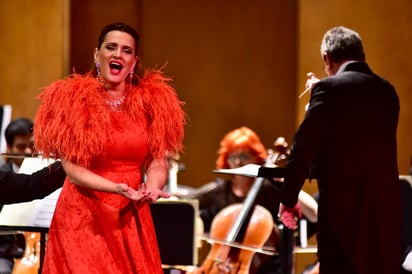 Grande. La soprano española Ainhoa Arteta ofreció una gran gala operística y de canción anoche en el Teatro Isauro Martínez. (EL SIGLO DE TORREÓN / Erick Sotomayor)