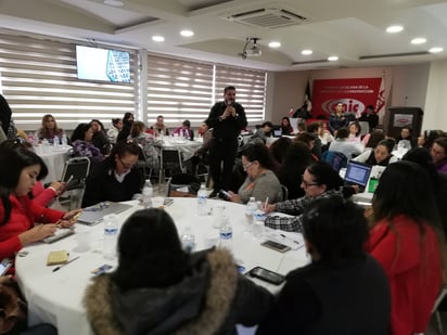 Mujeres. Reconocen que el uso del marketing digital es clave para impulsar los negocios hoy en día. (EL SIGLO DE TORREÓN/VIRGINIA HERNÁNDEZ)